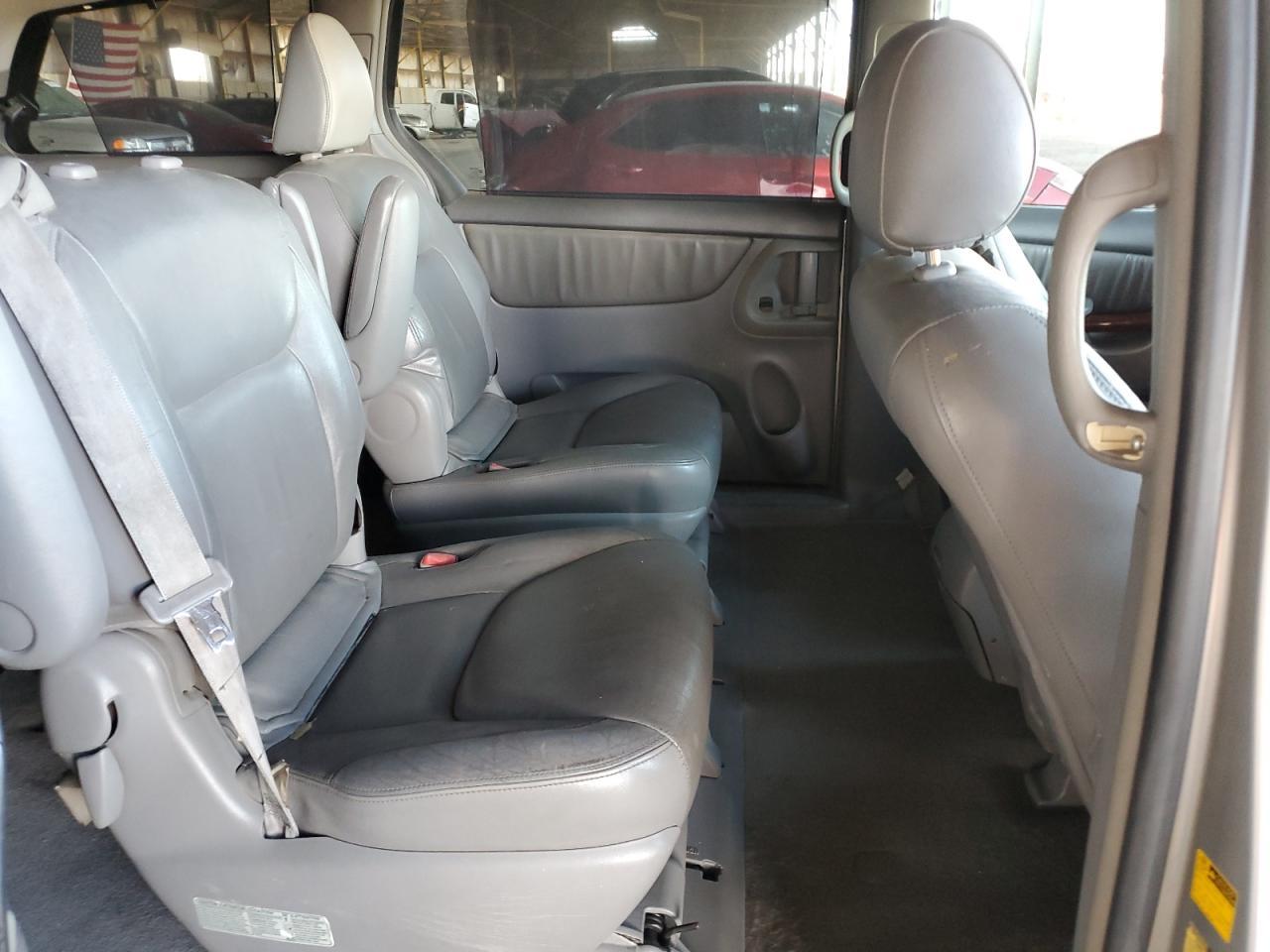 2004 TOYOTA SIENNA