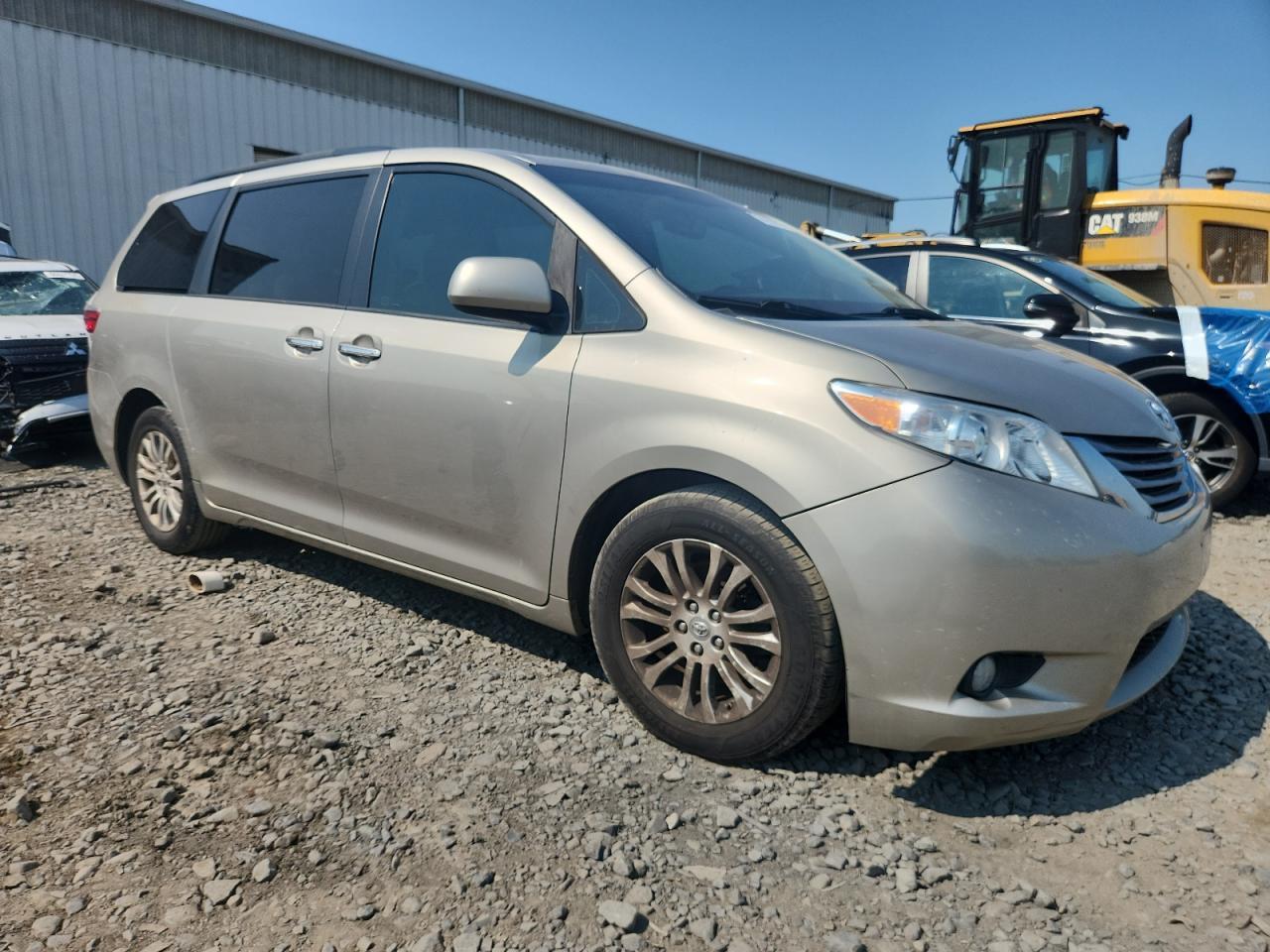 2017 TOYOTA SIENNA