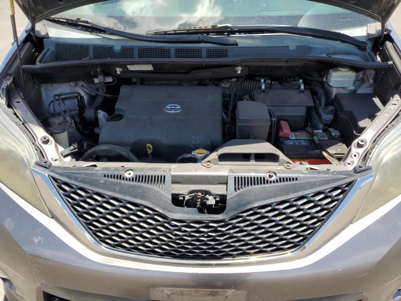 2014 TOYOTA SIENNA