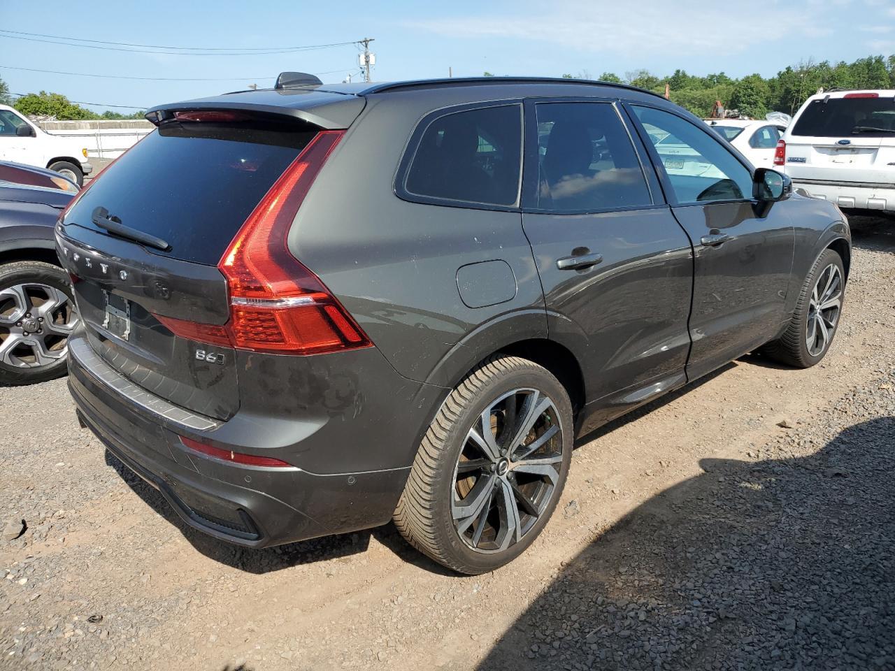 2022 VOLVO XC60