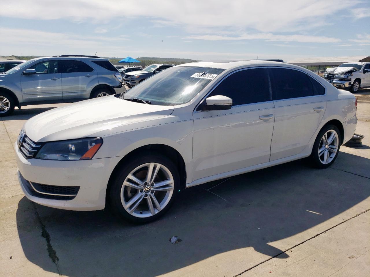 2014 VOLKSWAGEN Passat