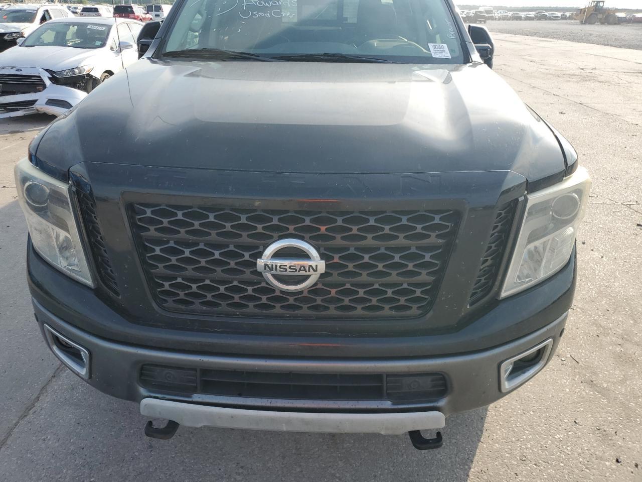 2016 NISSAN Titan