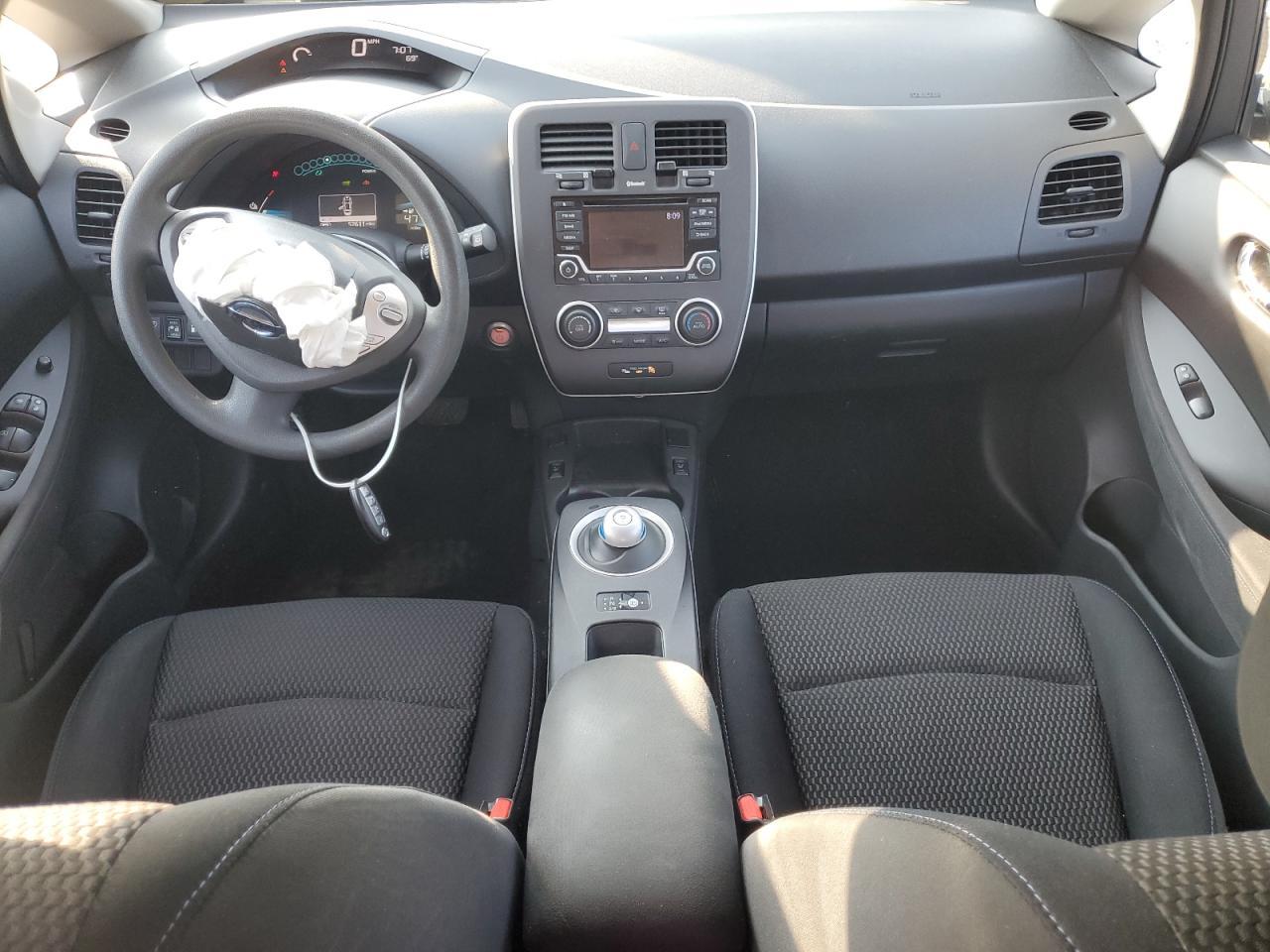 2017 NISSAN LEAF