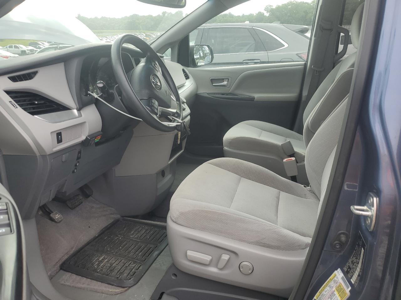 2017 TOYOTA SIENNA