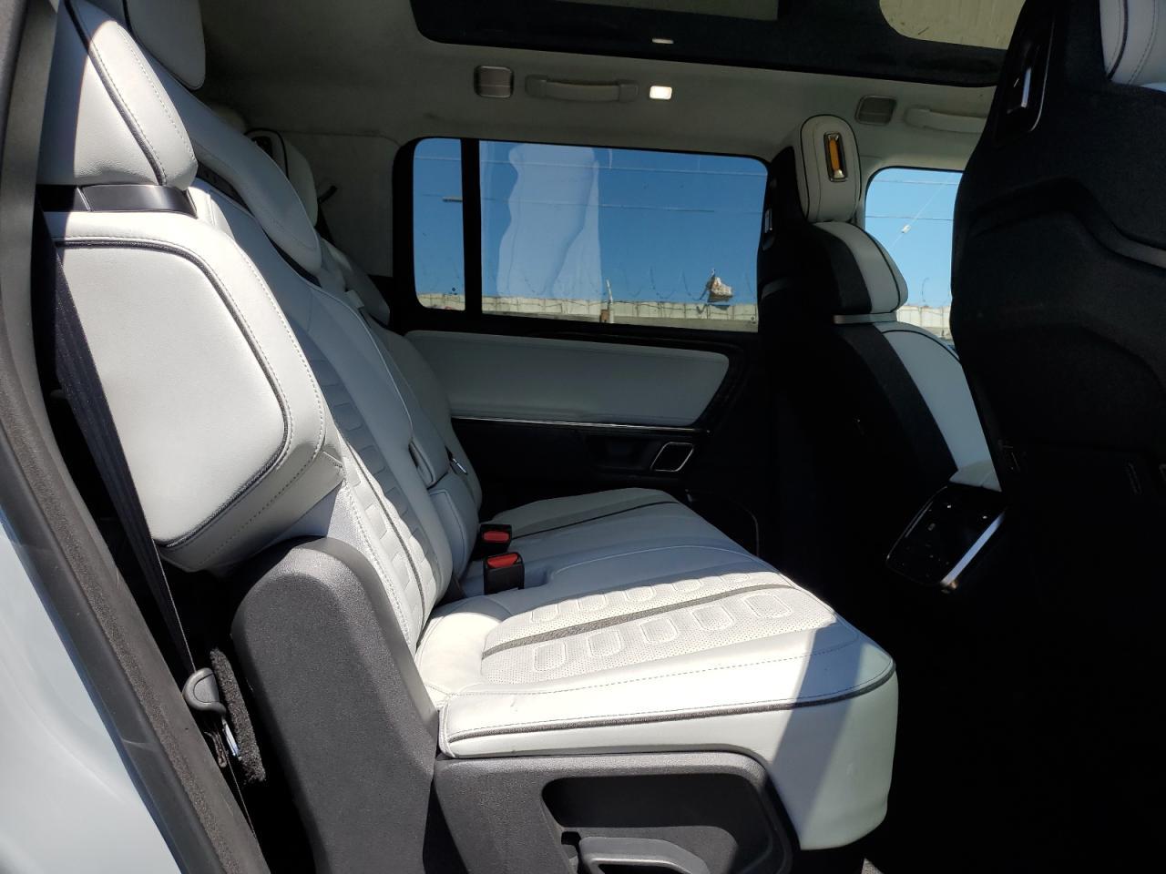 2023 RIVIAN R1s