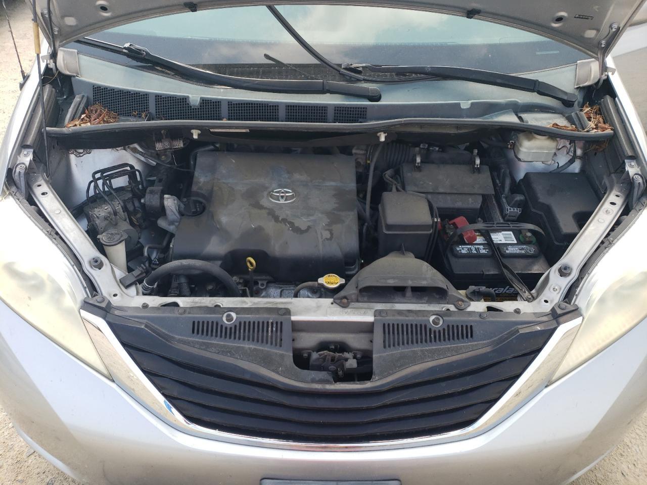 2013 TOYOTA SIENNA