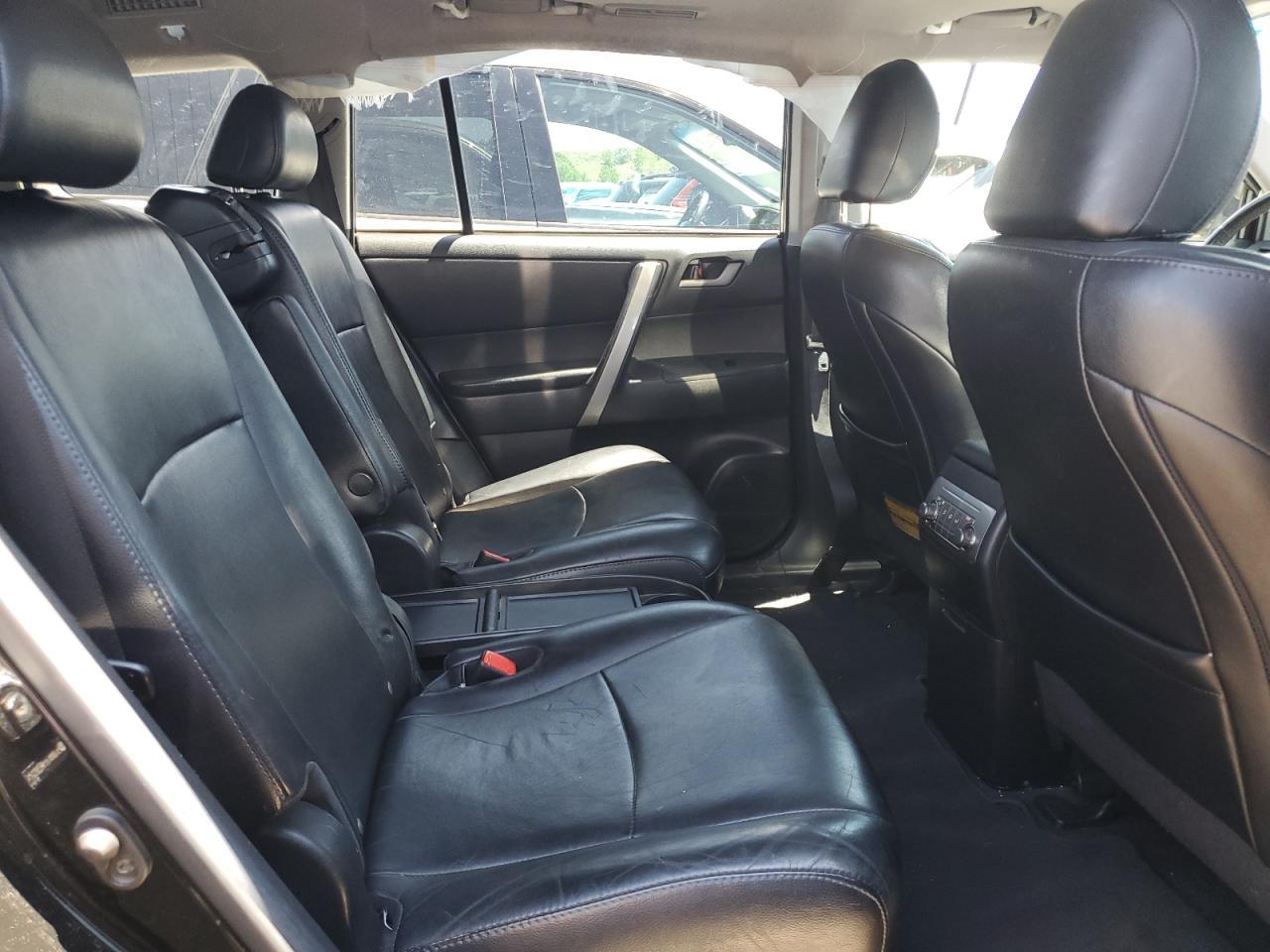 2011 TOYOTA HIGHLANDER