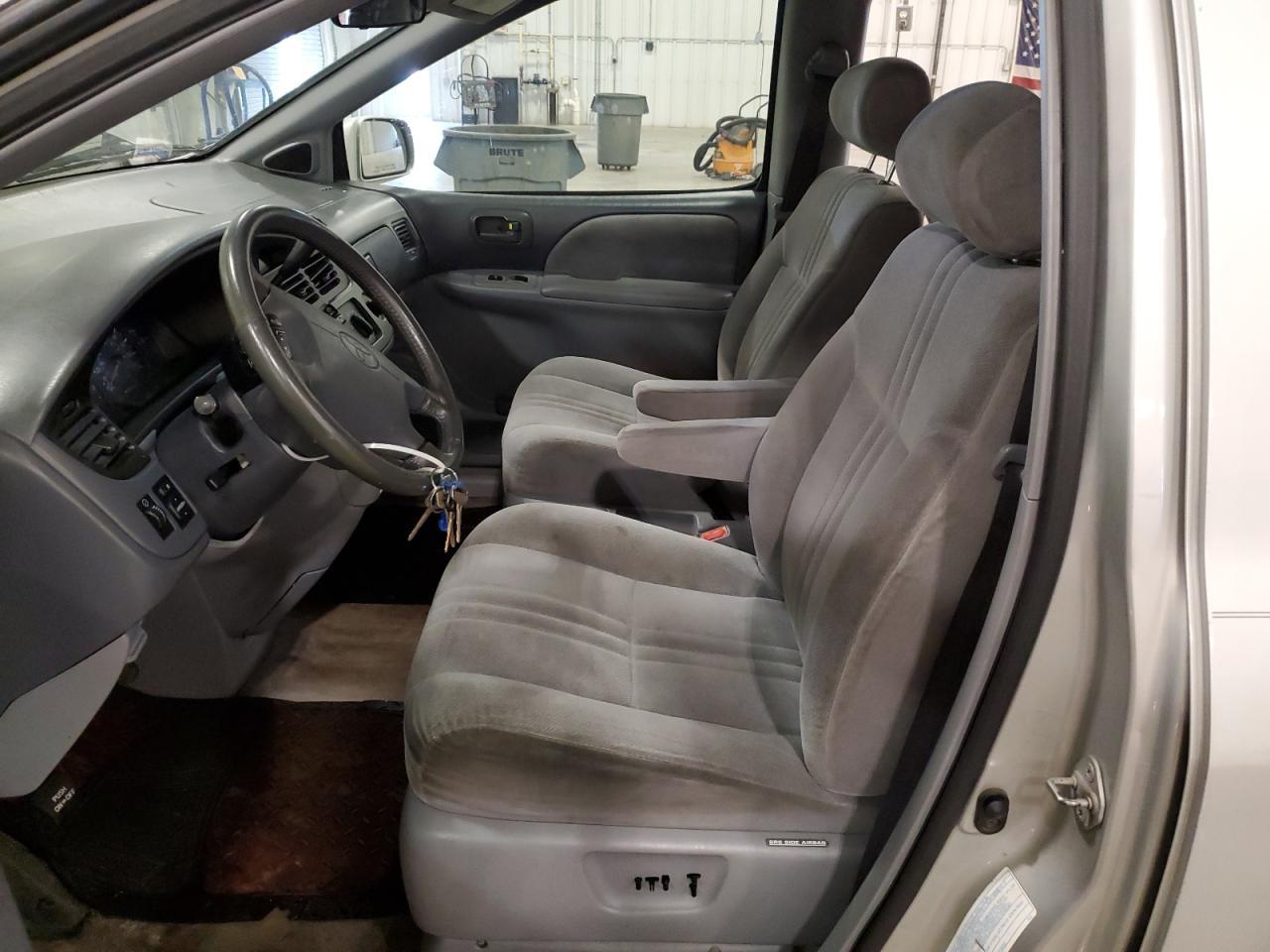 2002 TOYOTA SIENNA
