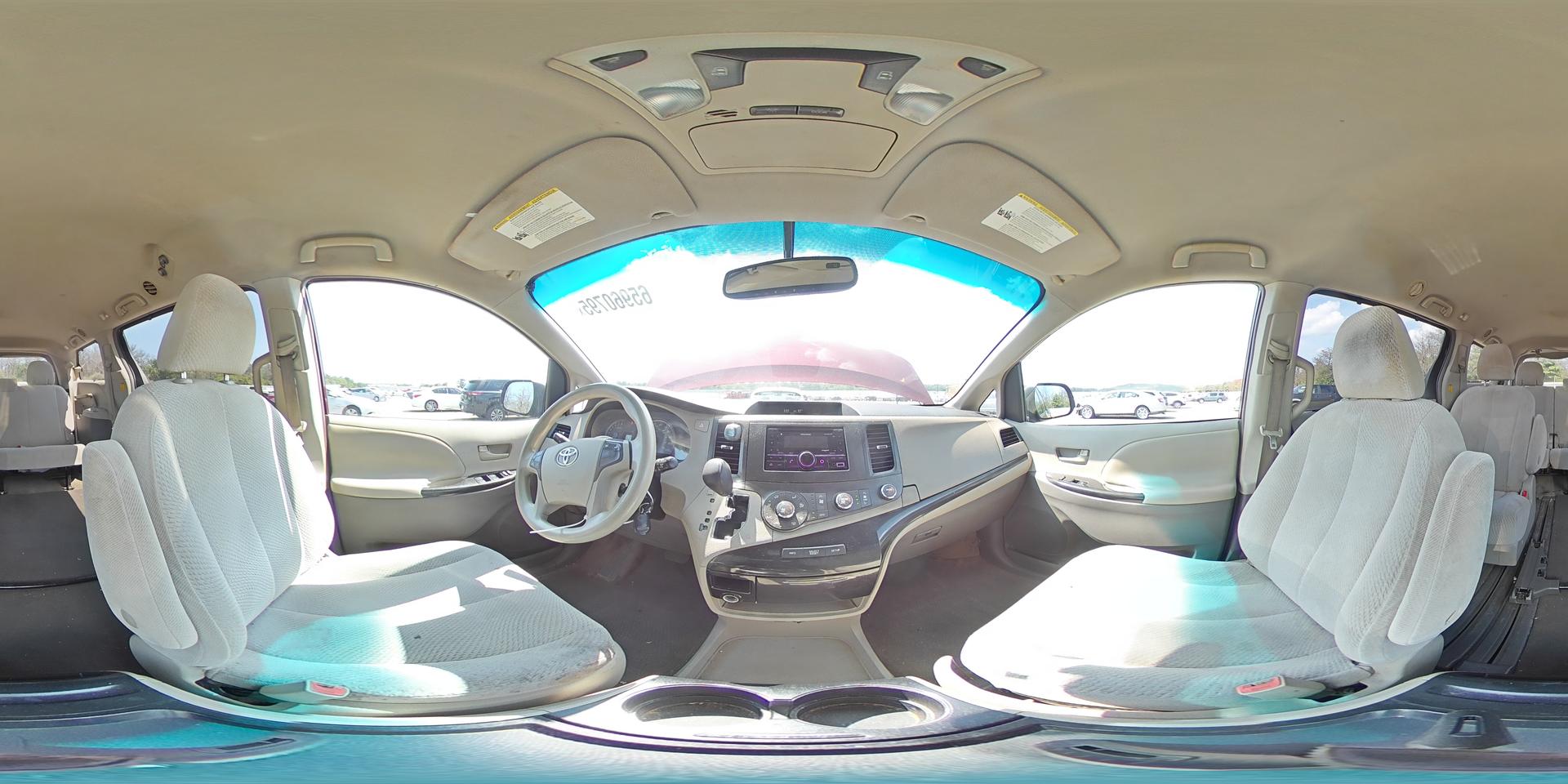 2011 TOYOTA SIENNA