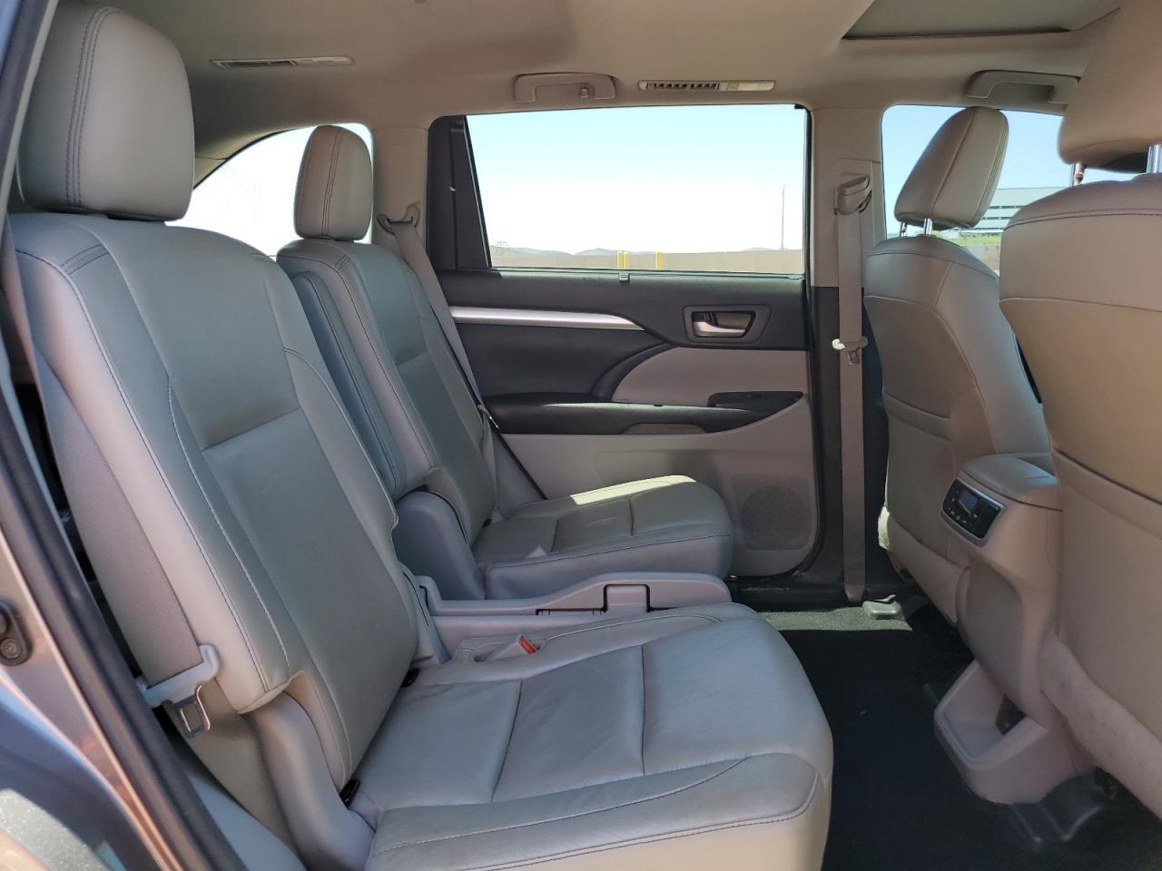 2017 TOYOTA HIGHLANDER