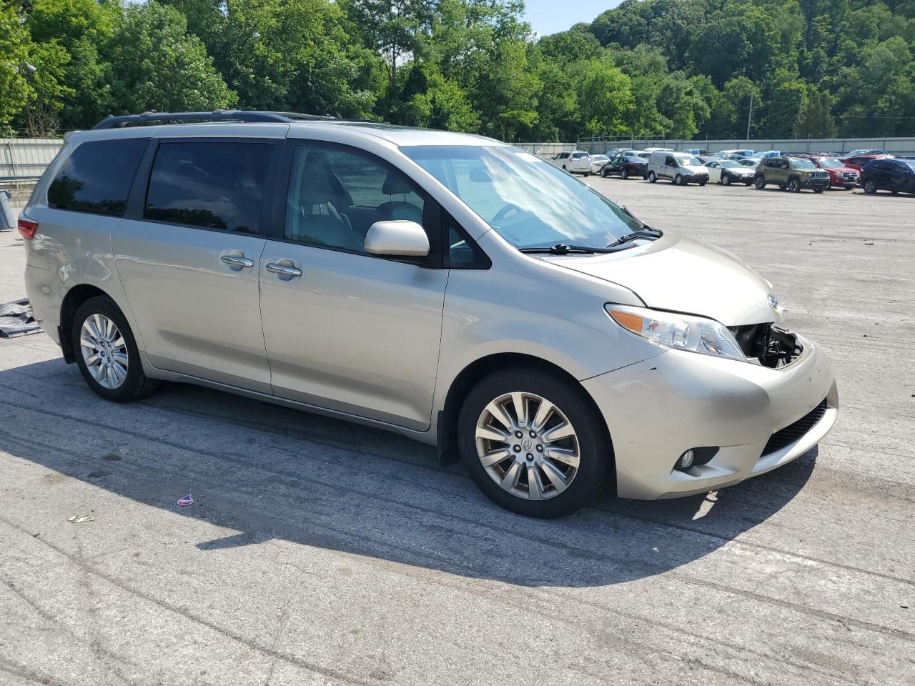 2015 TOYOTA SIENNA