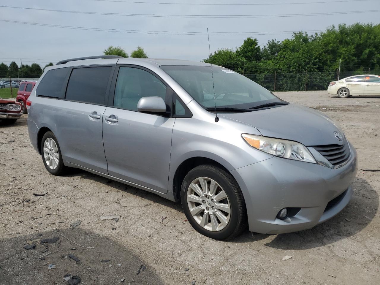 2012 TOYOTA SIENNA