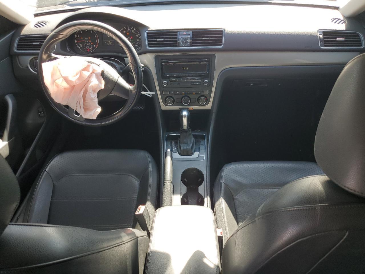 2014 VOLKSWAGEN Passat
