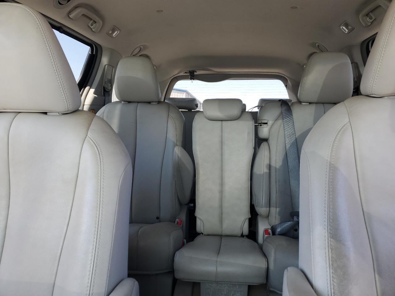 2013 TOYOTA SIENNA