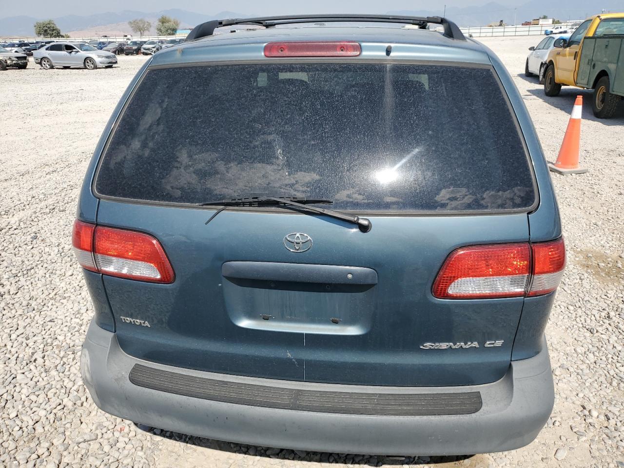 2002 TOYOTA SIENNA