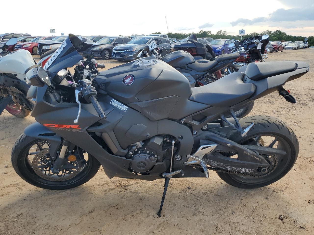 2021 HONDA CBR1000