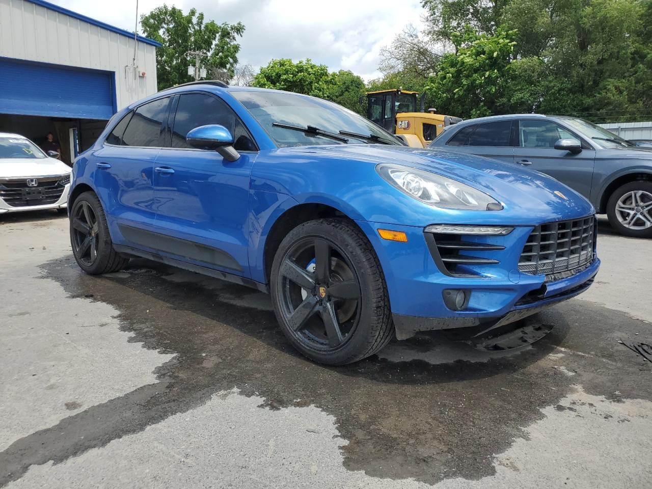 2015 PORSCHE Macan
