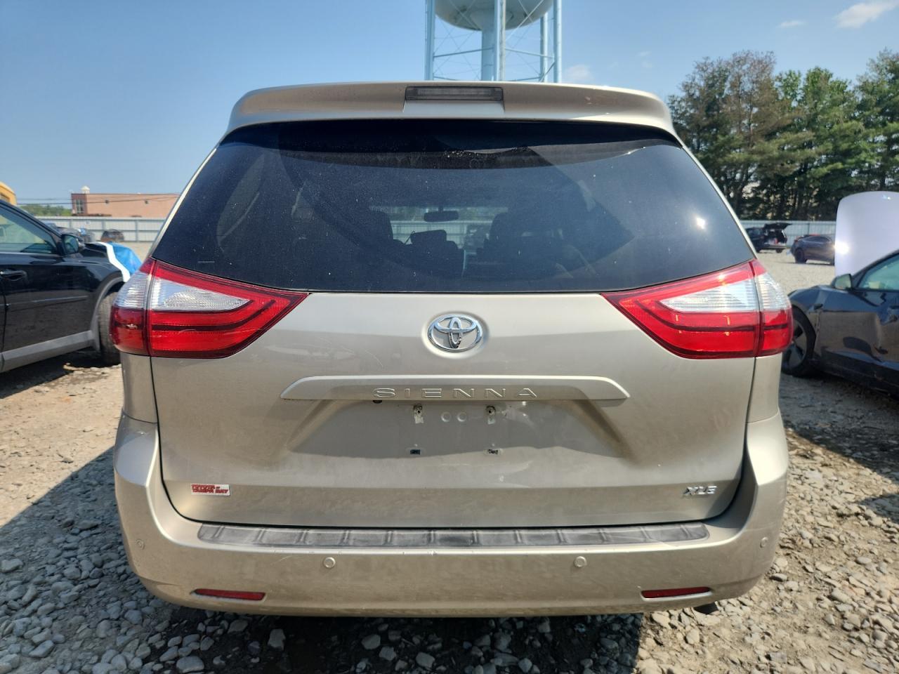 2017 TOYOTA SIENNA