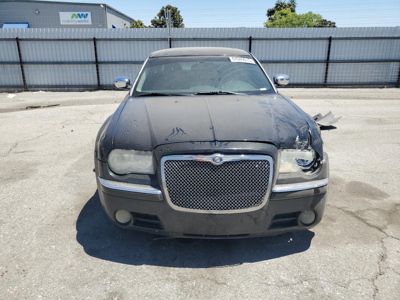 2005 CHRYSLER 300