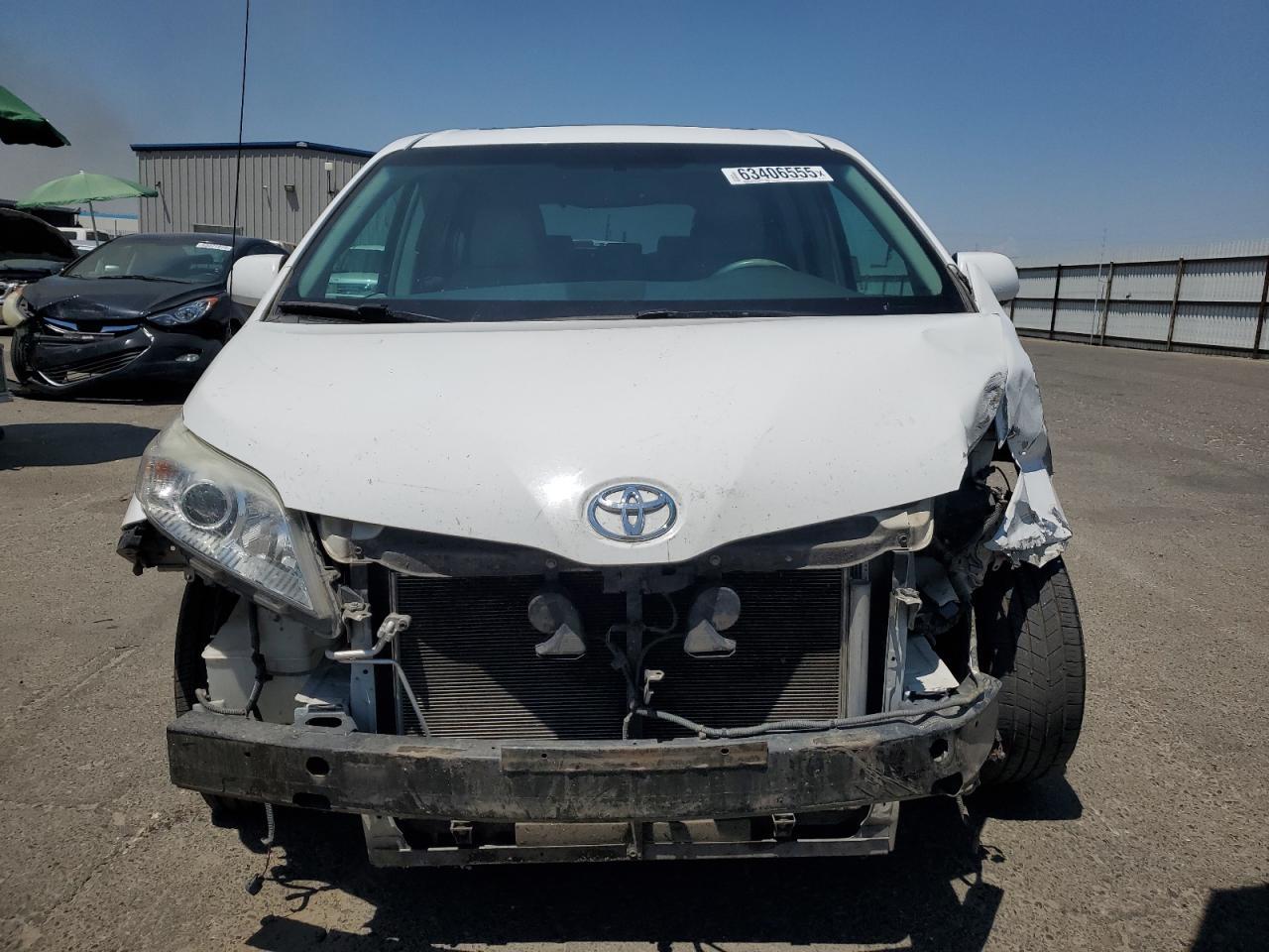 2013 TOYOTA SIENNA