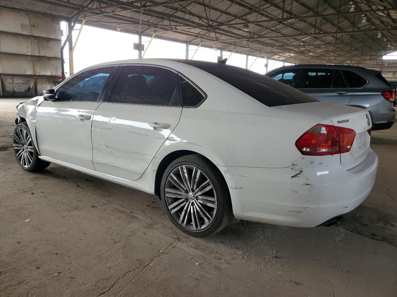 2015 VOLKSWAGEN Passat