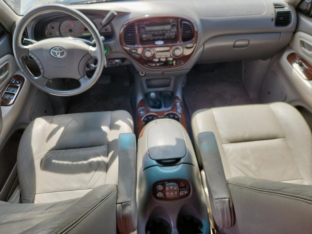 2004 TOYOTA Sequoia