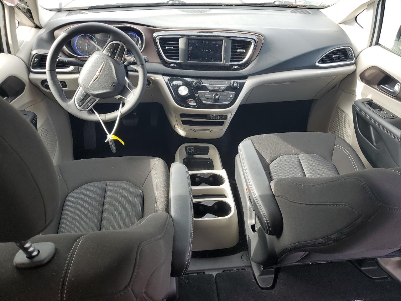 2023 CHRYSLER Voyager