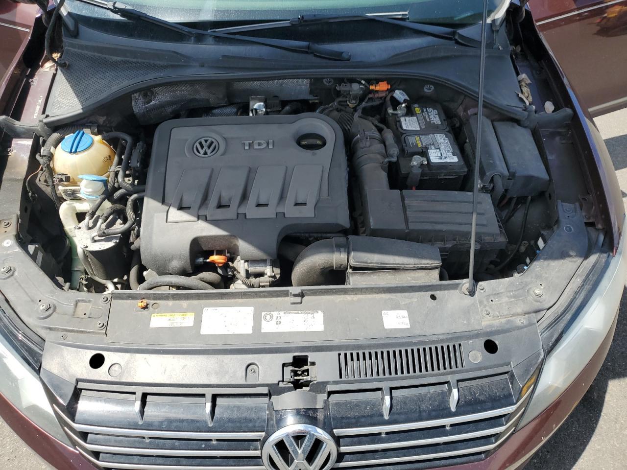 2013 VOLKSWAGEN Passat