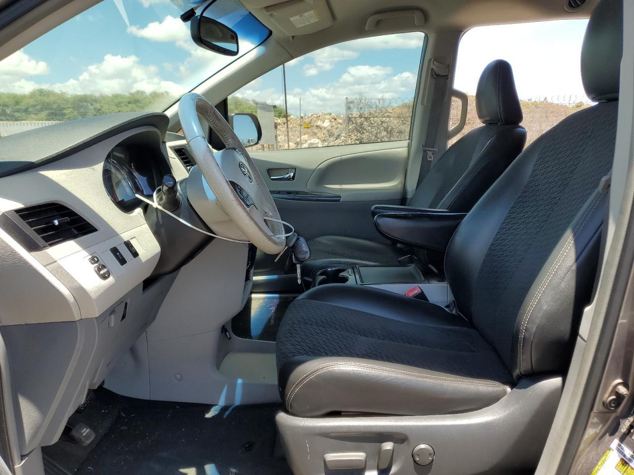 2014 TOYOTA SIENNA