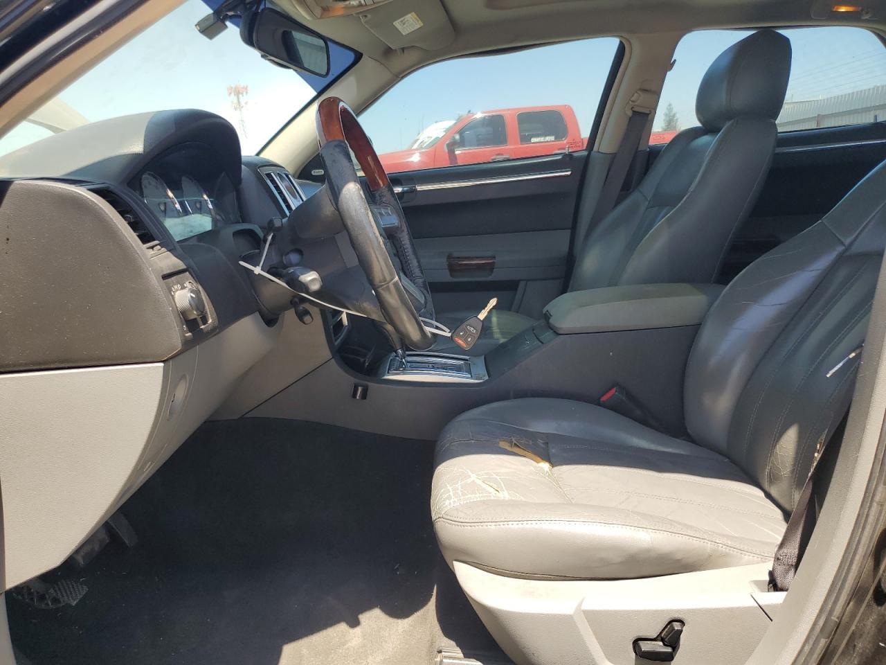 2005 CHRYSLER 300