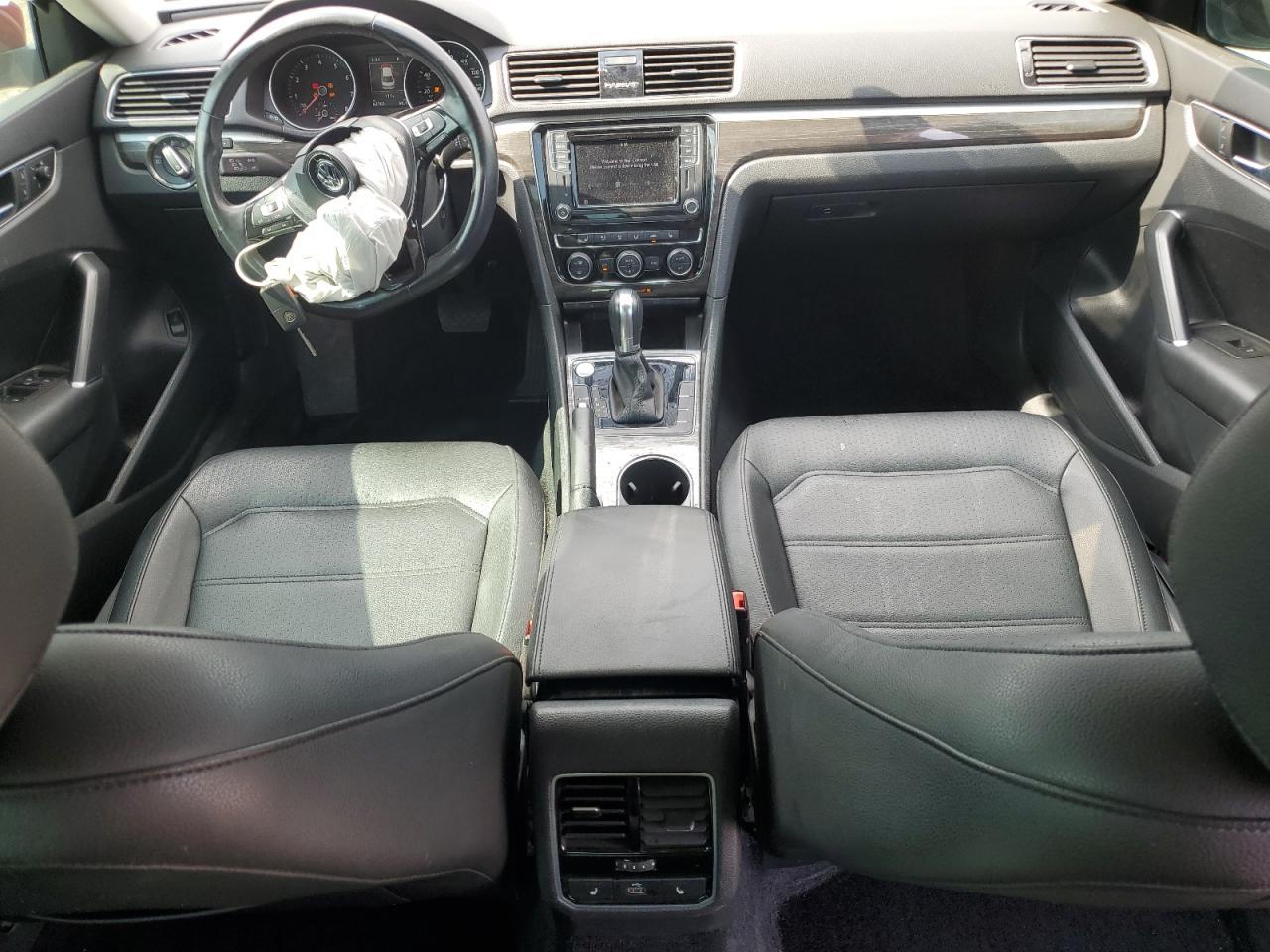 2018 VOLKSWAGEN Passat
