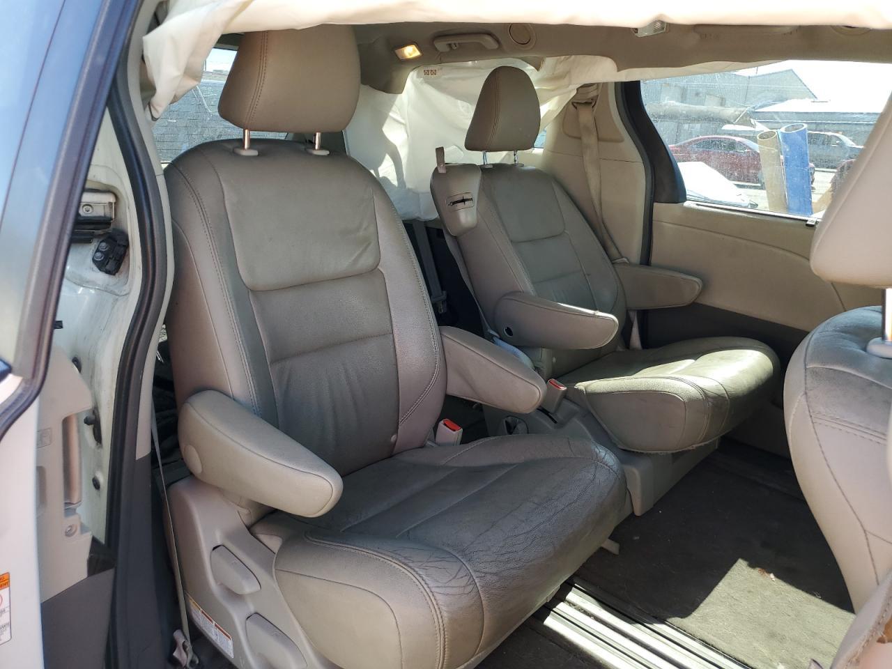 2015 TOYOTA SIENNA