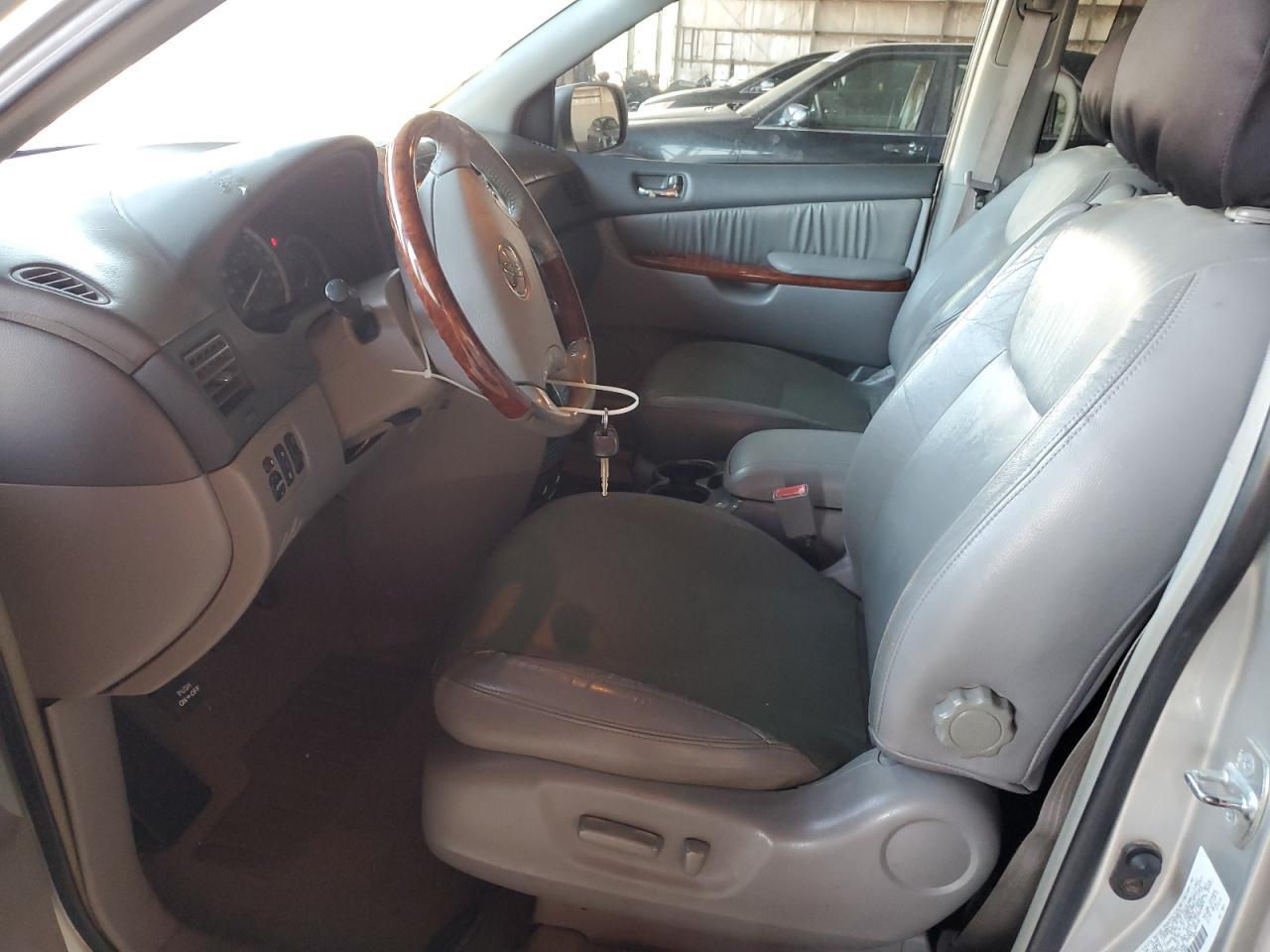 2004 TOYOTA SIENNA