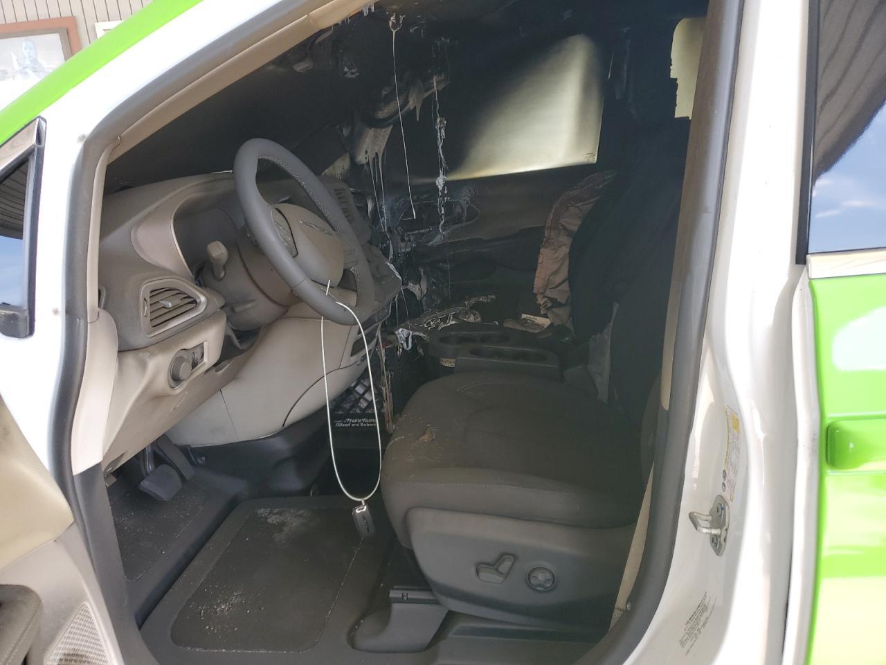 2024 CHRYSLER Voyager