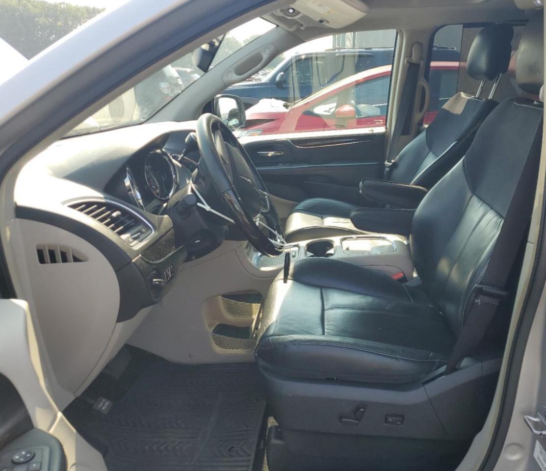 2012 CHRYSLER Town & Country