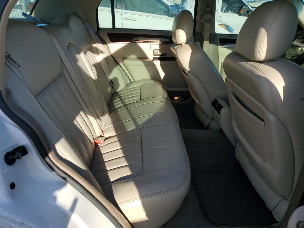 2003 LINCOLN Town Car