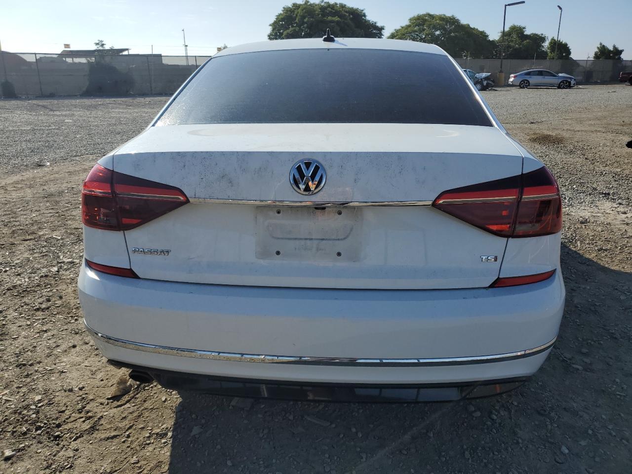 2017 VOLKSWAGEN Passat