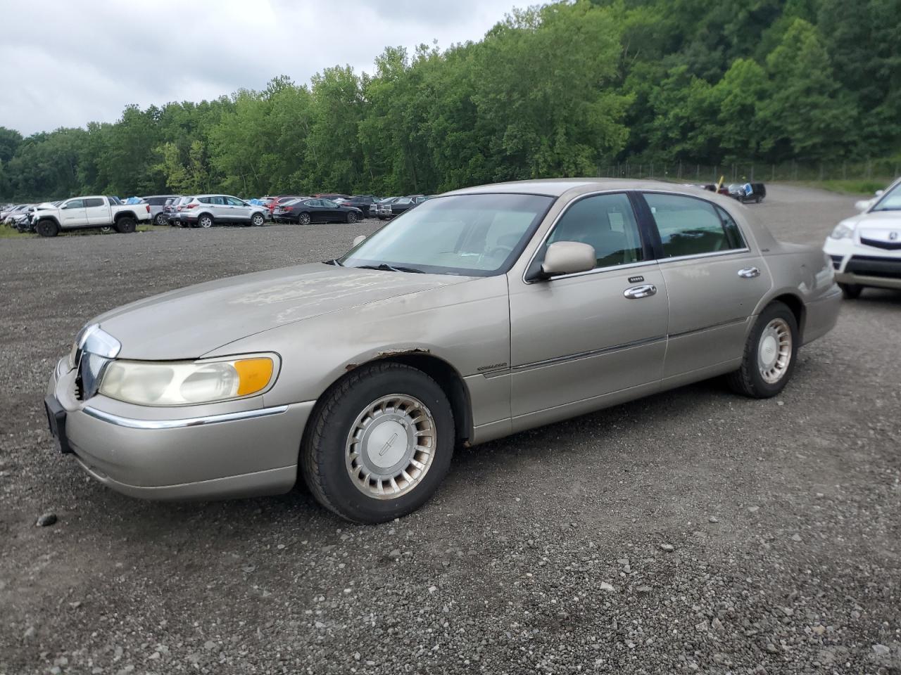 2001 LINCOLN Town Car