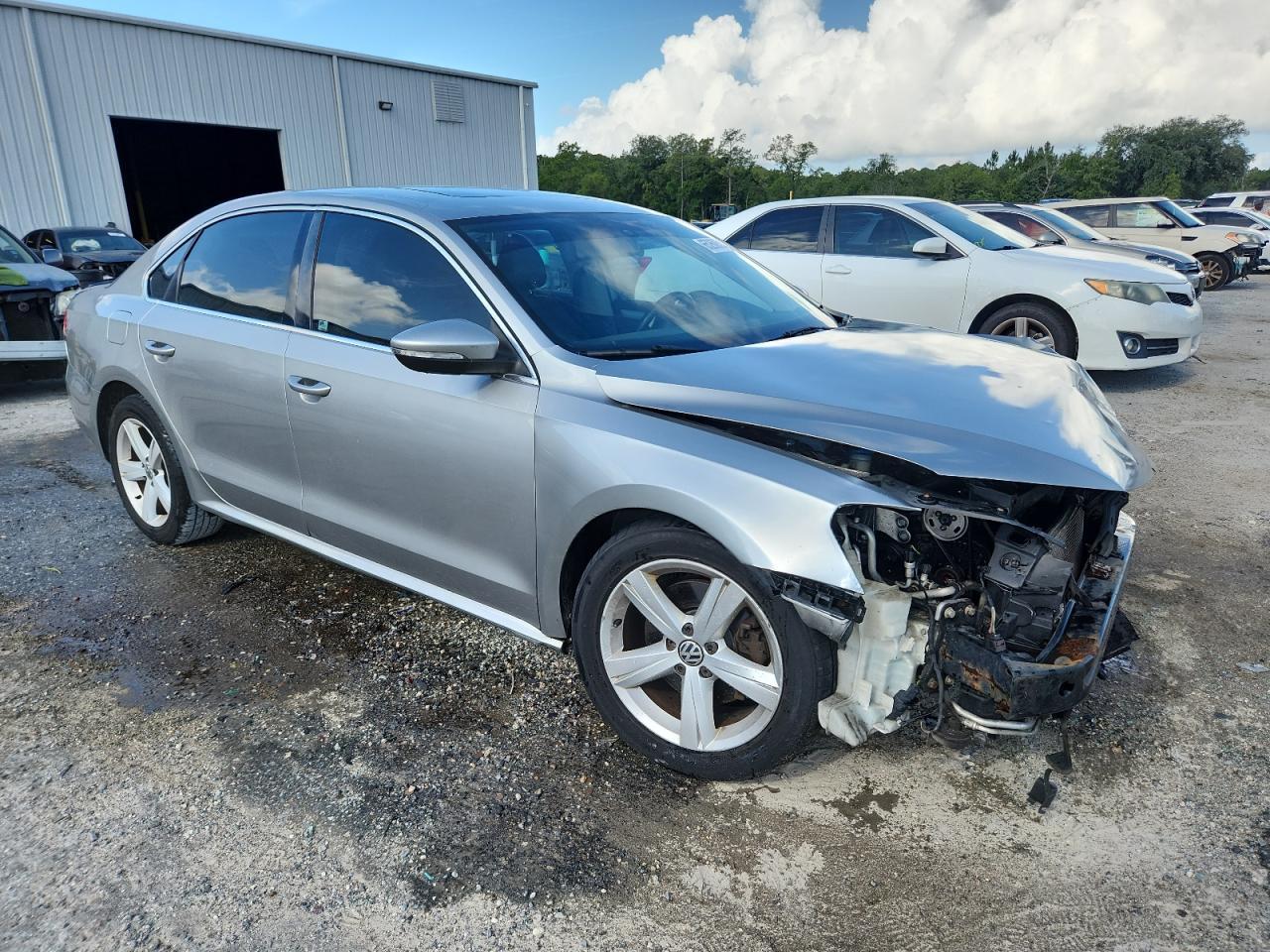 2012 VOLKSWAGEN Passat