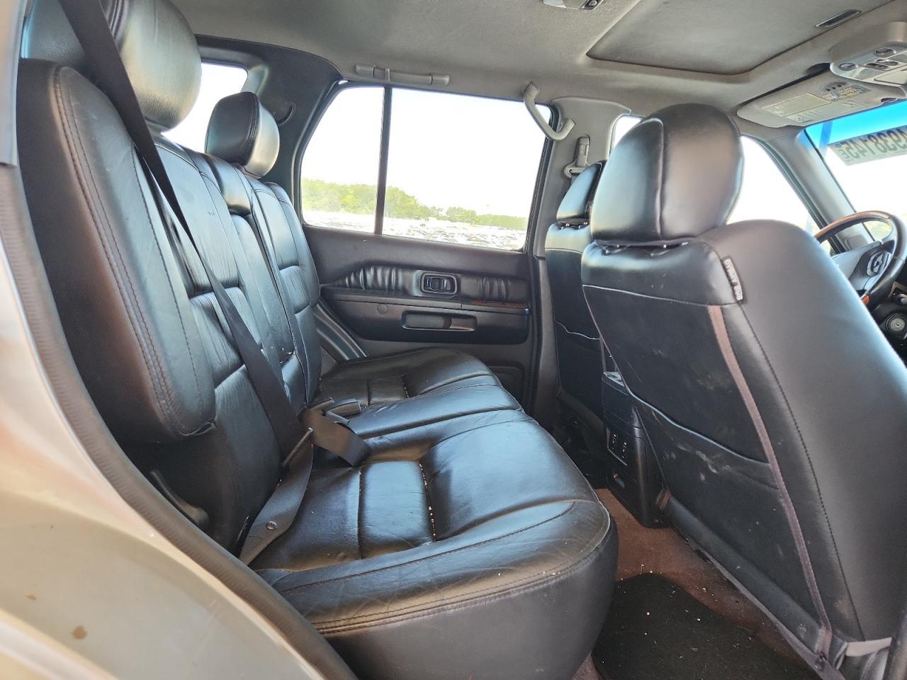 2002 INFINITI QX4