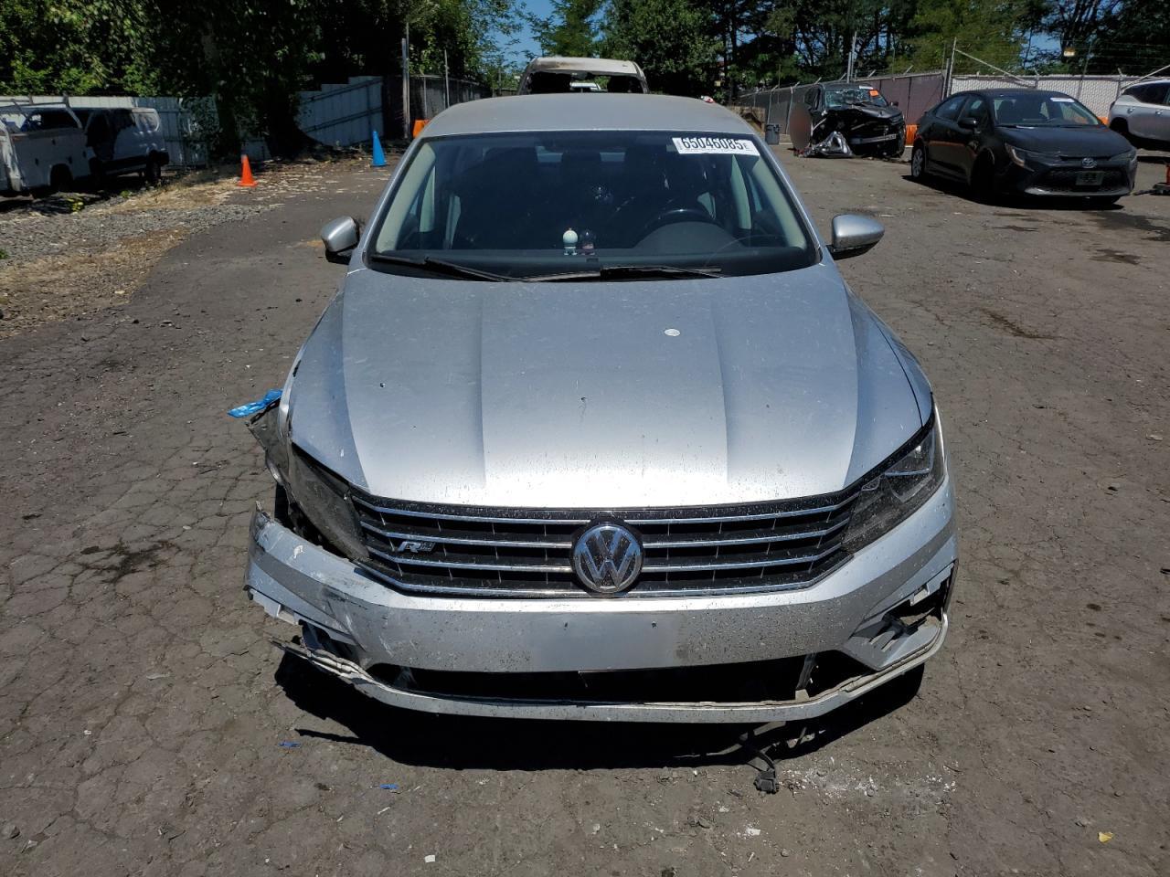 2016 VOLKSWAGEN Passat