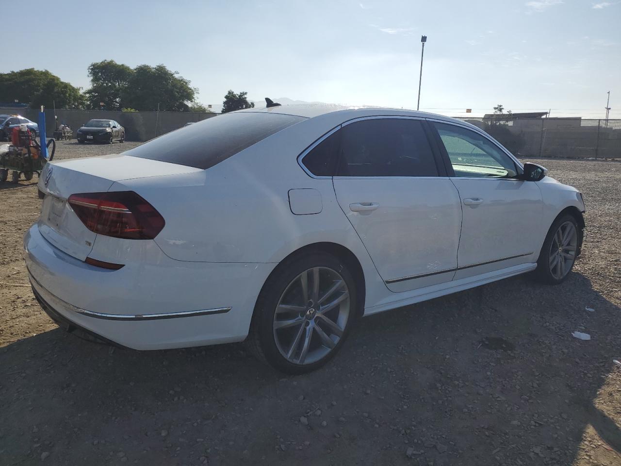 2017 VOLKSWAGEN Passat