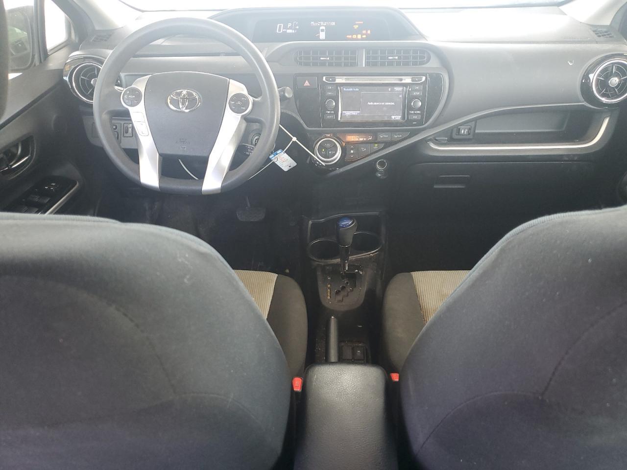 2016 TOYOTA Prius c