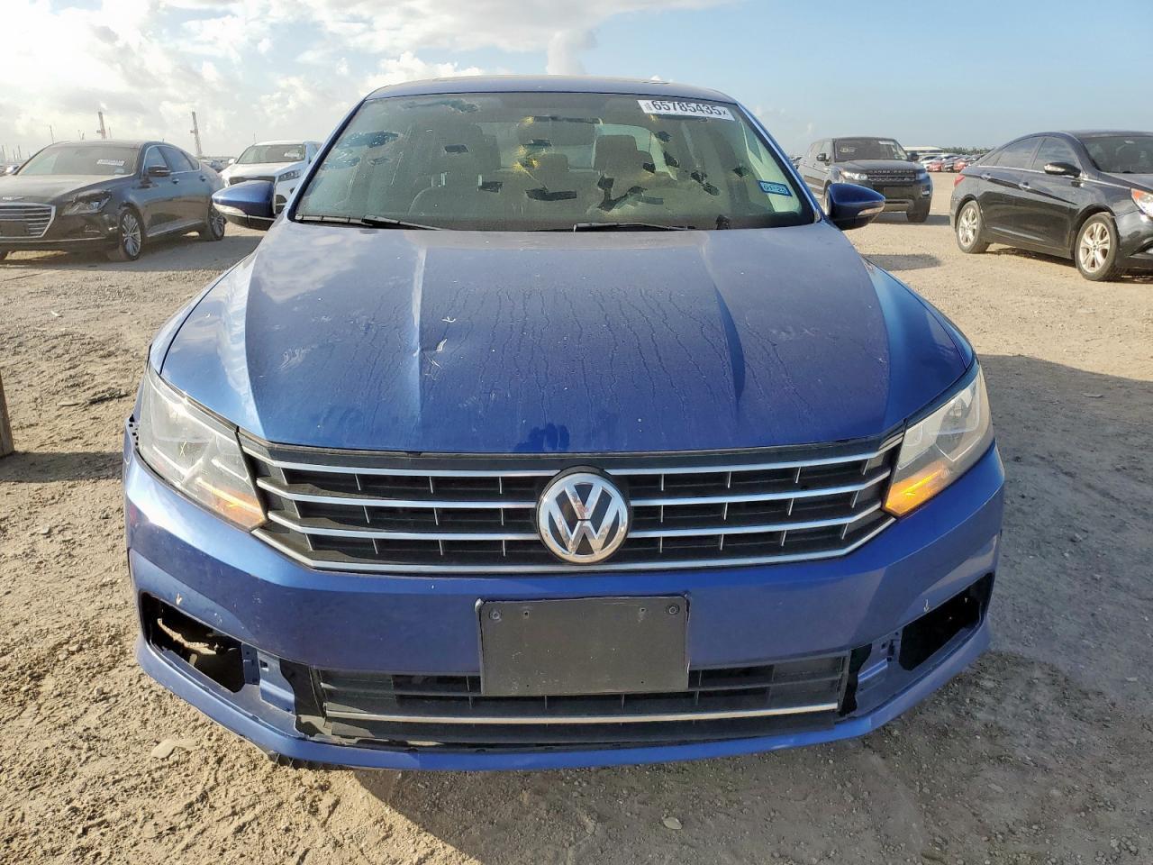 2017 VOLKSWAGEN Passat