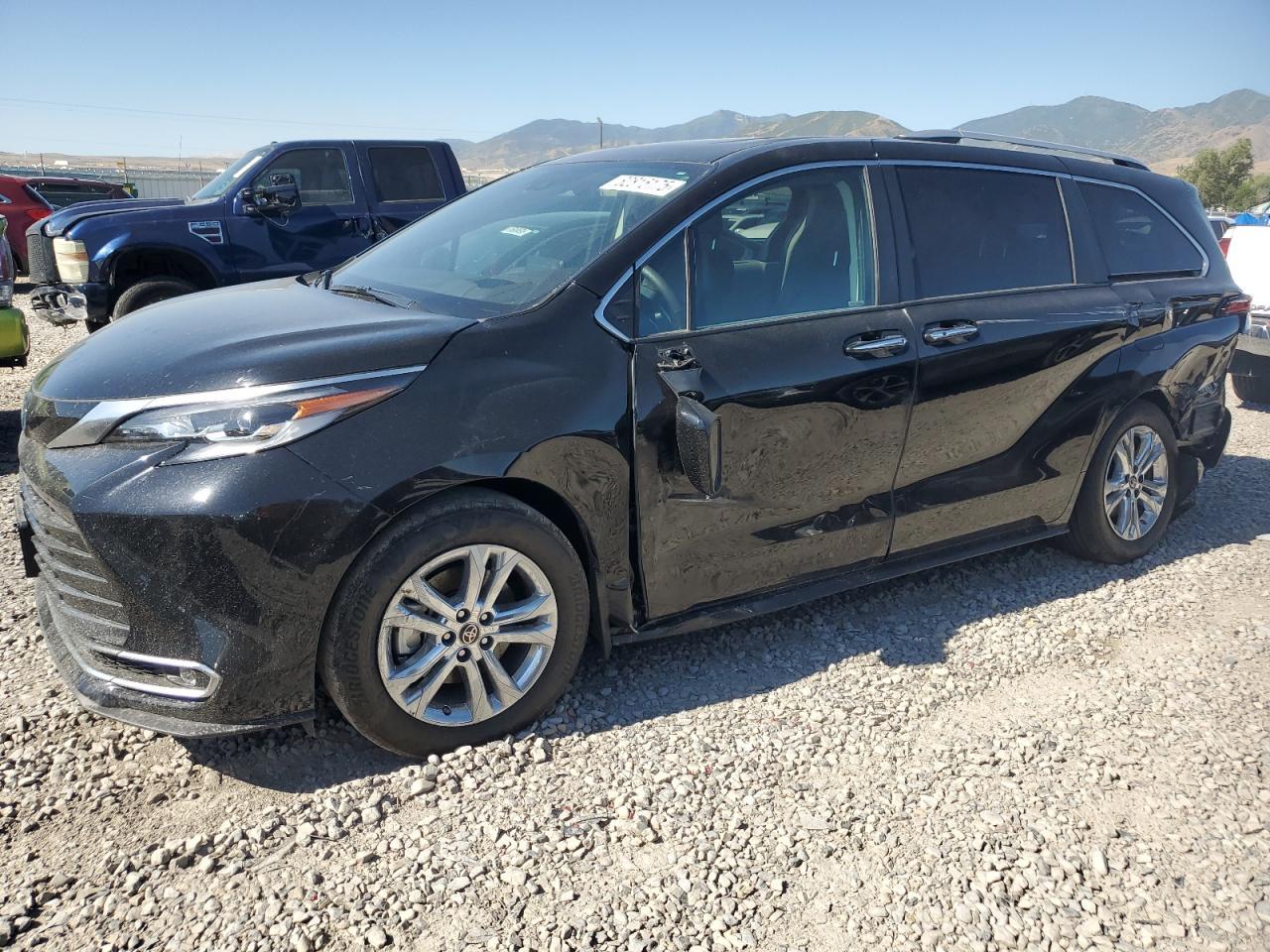 2023 TOYOTA SIENNA
