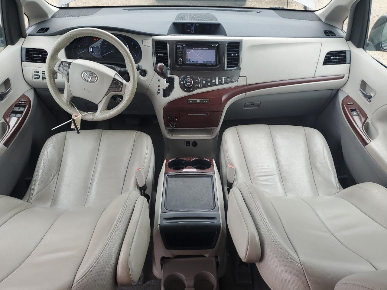 2013 TOYOTA SIENNA