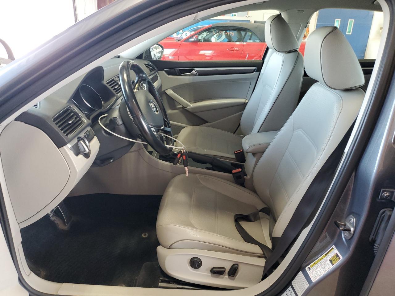 2017 VOLKSWAGEN Passat