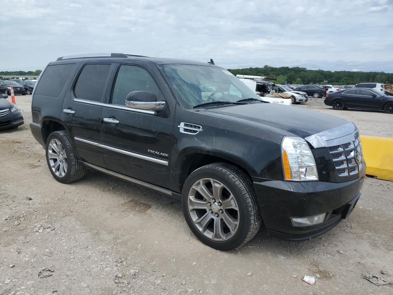2010 CADILLAC ESCALADE