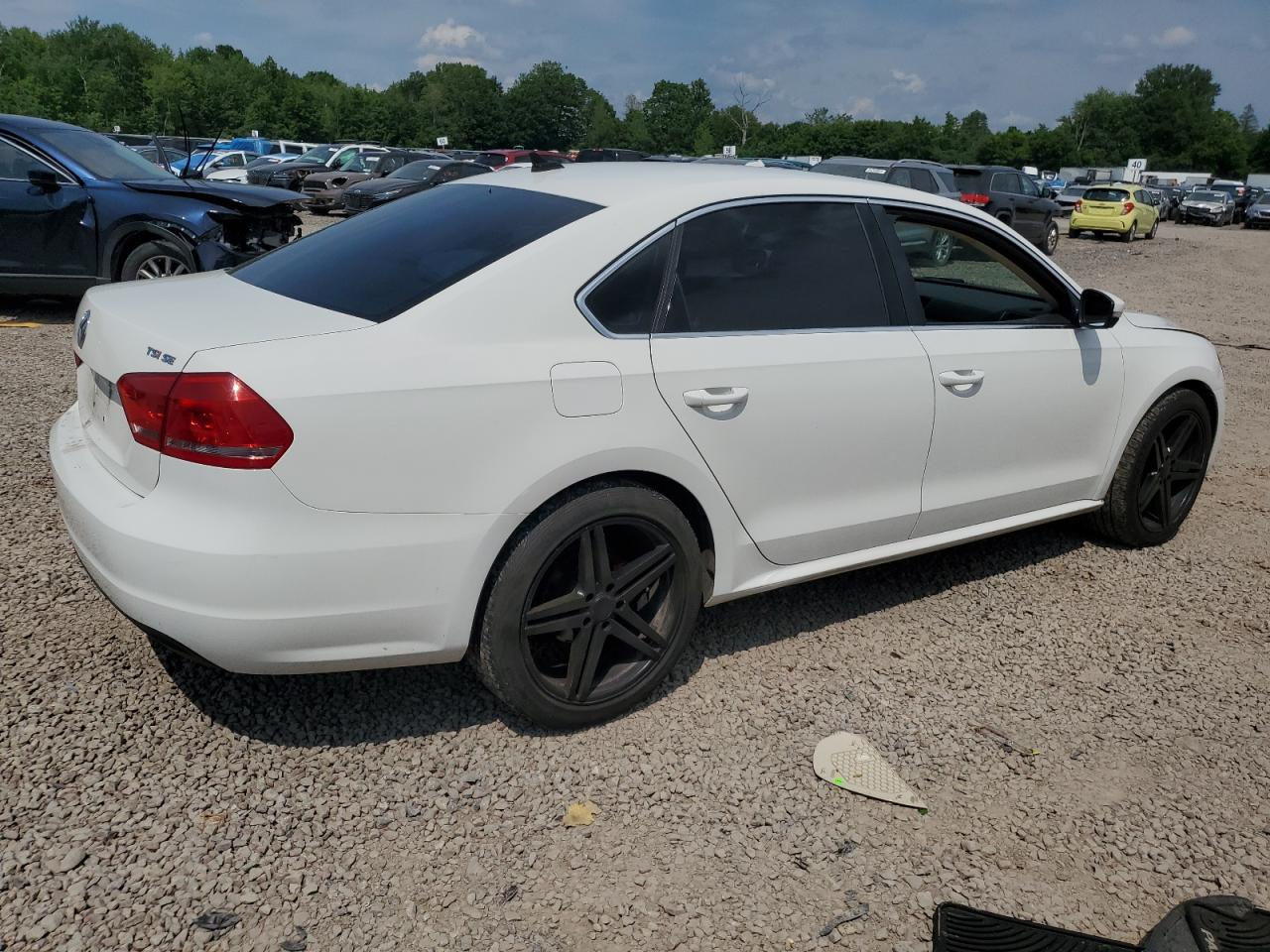 2014 VOLKSWAGEN Passat