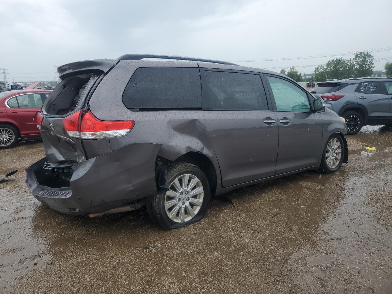 2013 TOYOTA SIENNA